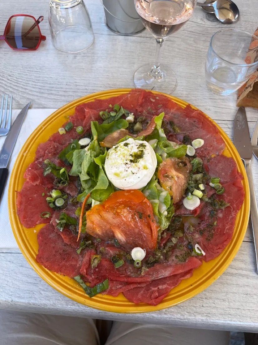 Carpaccio de bœuf, burrata et tomate séchée